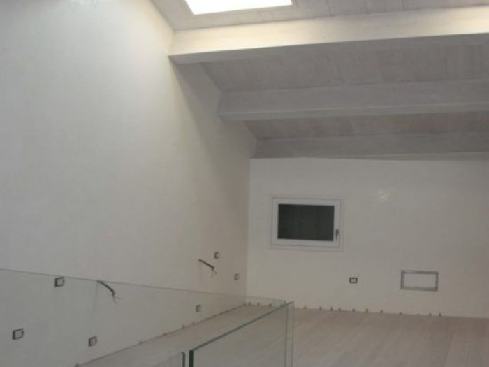 Archisio - Sofim Srl Soluzioni E Finiture Immobiliari - Progetto Sofim Srl fornisce e posa tutti i tipi di pavimenti in legno dal massello nelle varie essenze da levigare e trattare in opera ai vari tipi di prefinito