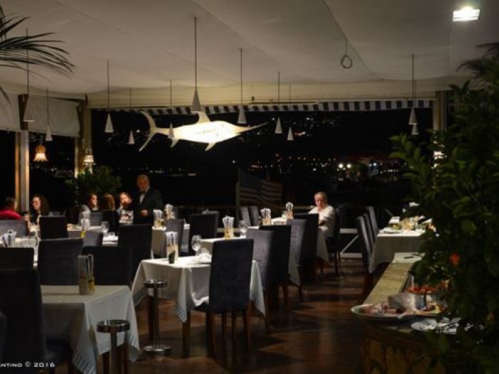 Archisio - Stefano Costantino - Progetto Acquario luminoso allinterno di un ristorante