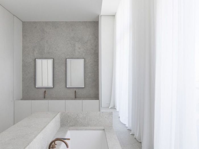 Archisio - Grassi Pietre - Progetto Less is more attico in stile minimal ad anversa