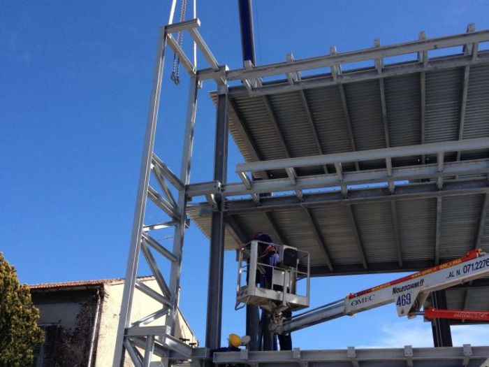 Archisio - Impresa Edile Paccaloni - Progetto Demolizione edificio e ricostruzione di una villa con struttura in acciaio e tamponatura a secco