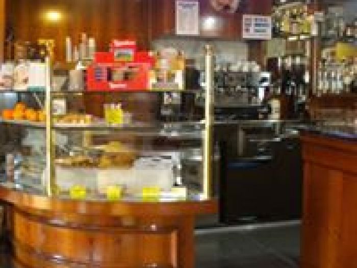 Archisio - Falegameria Scala - Progetto Adattamento banconi bar