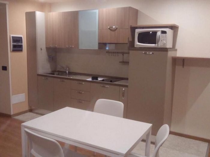 Archisio - Falegnameria Blf Di Ursache Bodgan - Progetto Fornitura e posa cucine mobili su misura persiane in legno e alluminio