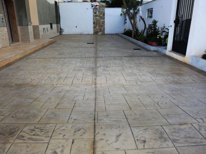 Archisio - Cfc Costruzioni - Progetto Pavimentazione esterna per laccesso ai garage