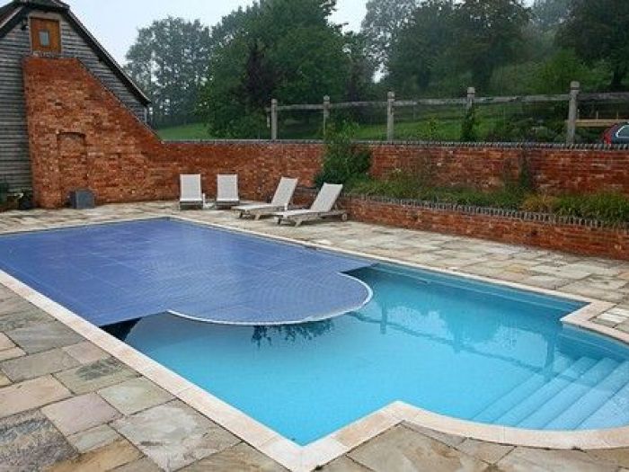 Archisio - Solaris Acqua Sport Srl - Progetto Realizzazione piscine private siamo in grado di lavorare su progetti suggeriti dal cliente anche quando si tratta di design particolari e innovativi