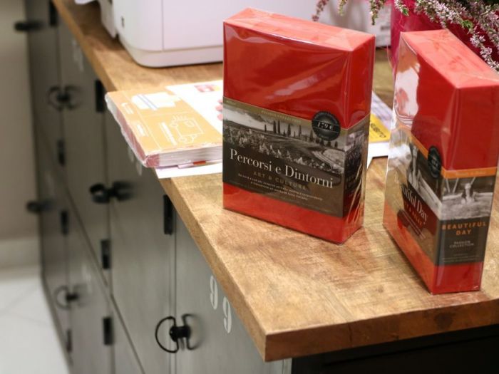 Archisio - Studio Ferretti - Progetto Progetto di ristrutturazione negozio per allestimento di agenzia viaggi