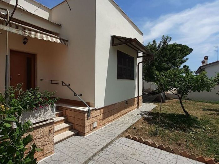 Archisio - Mani Srl Ristrutturazini - Progetto Restyling esterno di un villino unifamiliare sito in roma zona acilia