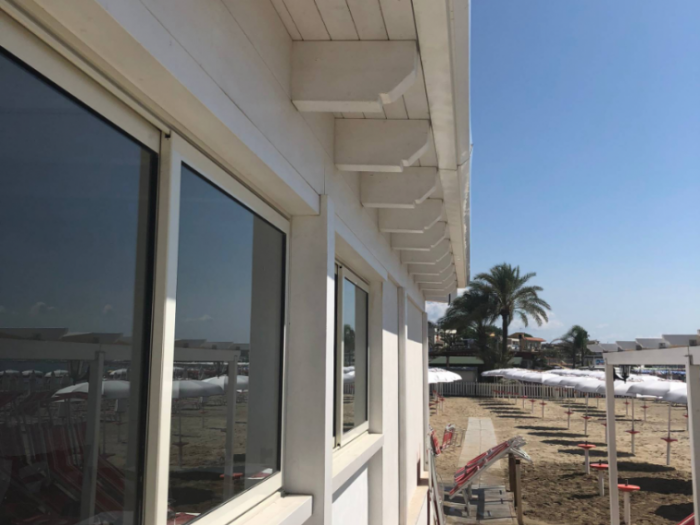 Archisio - Ad Architettura Design - Progetto Total white - nuovo porticato in legno lamellare - lido del pino