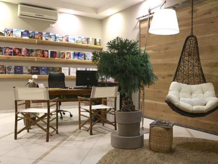 Archisio - Studio Ferretti - Progetto Progetto di ristrutturazione negozio per allestimento di agenzia viaggi