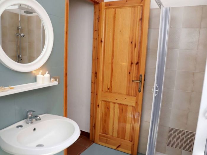 Archisio - Marianna Leinardi - Progetto Soft restyling di un bagno anni 80 di casa vacanze