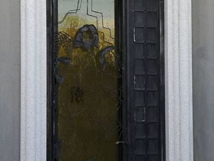 Archisio - Memarm Snc Dei Fratelli Menniti - Progetto Chiesa di un cimitero costruita con lastra di pietra grigio scura e lastra di pietra bianca