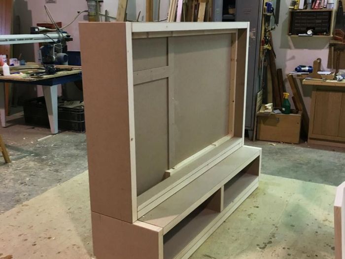 Archisio - Onda Arredamenti - Progetto Tavolini sedie mensole armadi arredo casa e rivestimento in legno per yacht