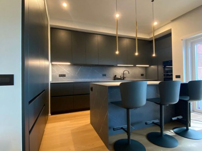 Archisio - Serena Martini - Progetto Dark kitchen - eleganza e contrasti materici