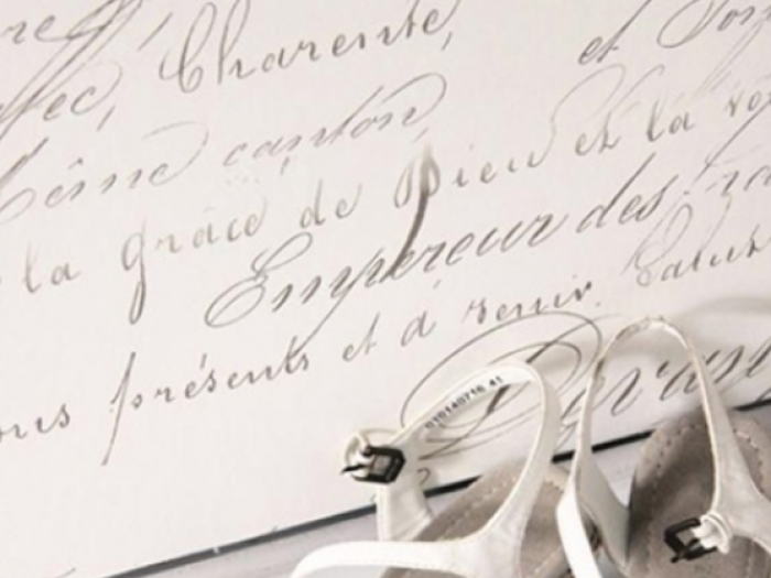 Archisio - Latelier Dello Shabby - Progetto Carta da parati crema con scritte