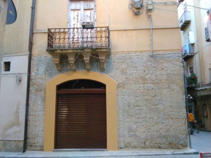 Archisio - Giovanni Di Carlo - Progetto Ristrutturazione di un locale nel cento storico di caltanissetta