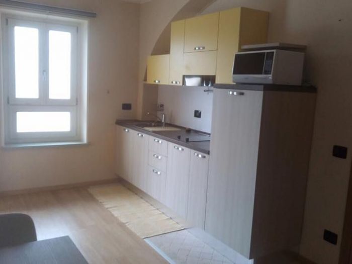 Archisio - Falegnameria Blf Di Ursache Bodgan - Progetto Fornitura e posa cucine mobili su misura persiane in legno e alluminio