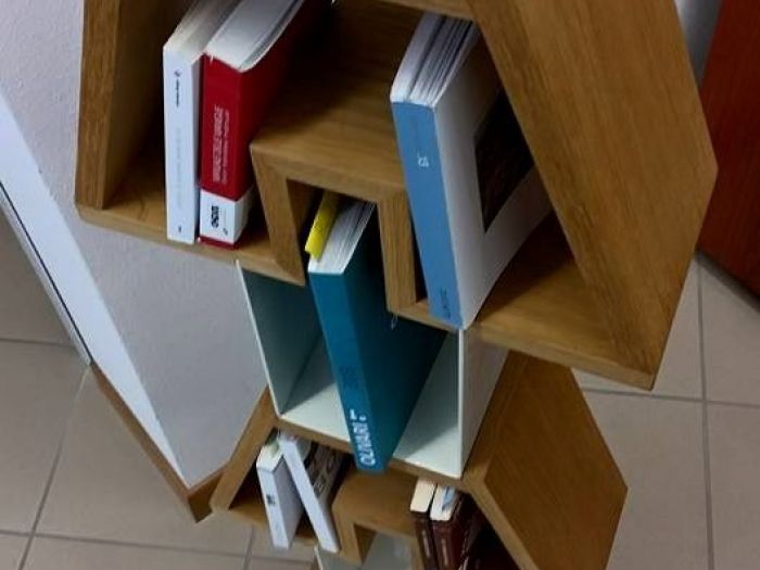 Archisio - Onda Arredamenti - Progetto Tavolini sedie mensole armadi arredo casa e rivestimento in legno per yacht