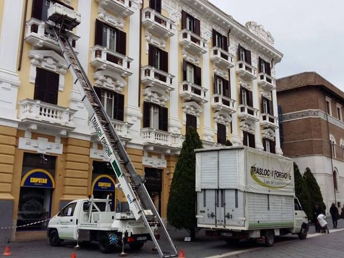 Archisio - Larte Del Trasloco srl - Progetto Trasloco con scala aerea