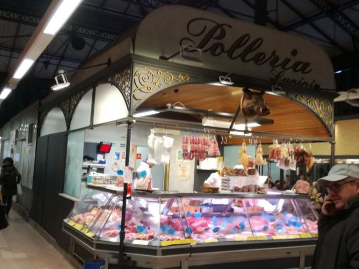 Archisio - Maurizio Moraldi - Progetto Il tempio del polloUn box inossidabile al tempo e alluso nel mercato coperto di santambrogio a firenze