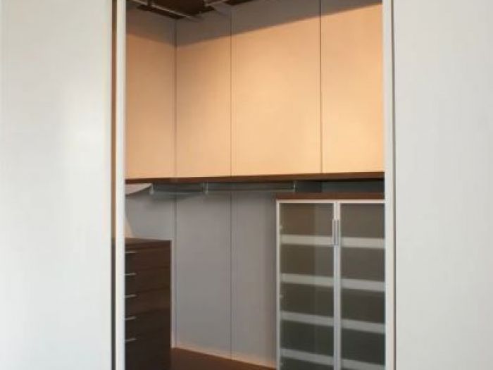 Archisio - Gaia Brunello Photohomestaging - Progetto Appartamento a milano - spazi contenitori e giochi di trasparenze