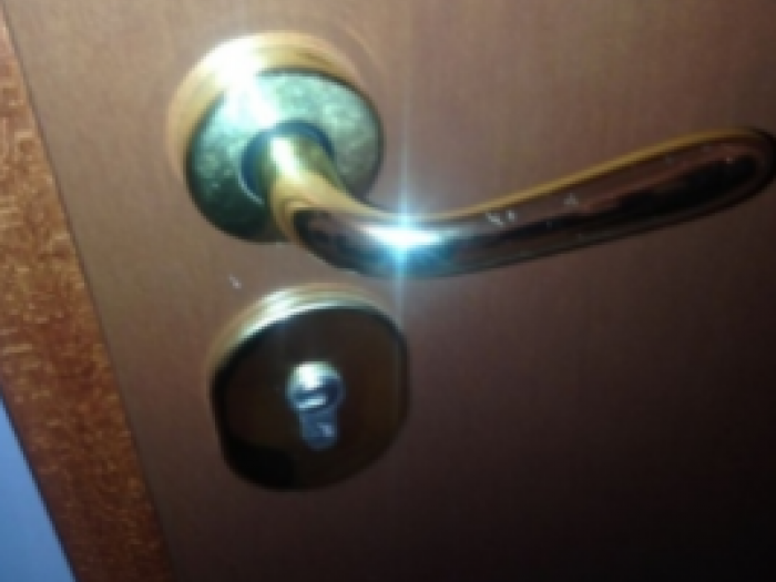 Archisio - De Siena Paolo Serramenti - Progetto Porte manigliere e accessori e controtelai