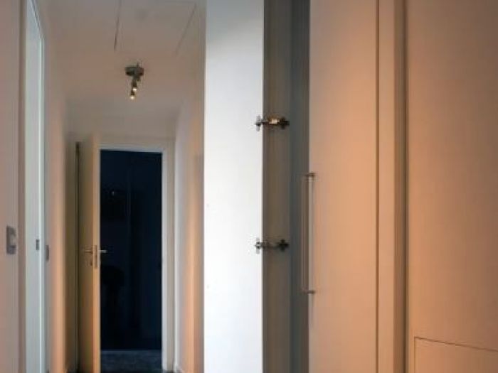 Archisio - Gaia Brunello Photohomestaging - Progetto Appartamento a milano - spazi contenitori e giochi di trasparenze