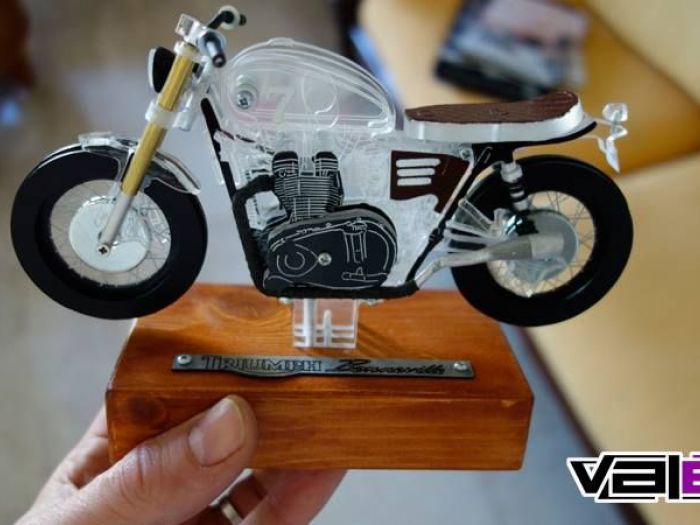 Archisio - Vala Lampade - Progetto Lampada motocicletta marca triumph