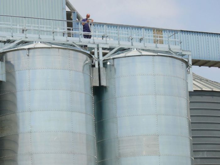 Archisio - Carmine Dedda Cd Engeneering Construction Servizi Di Ingegneria E Architettura - Progetto Progetto di fossa di ricevimento e silos in acciaio a carico rapido sovrastanti rotaie treno