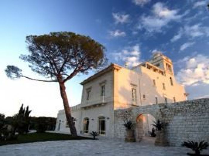 Archisio - Francesco Ruffini - Progetto Progetto direzione lavori e arredamento di un hotel prestigioso a ridosso della nota costa rocciosa di polignano a mare realizzato dagli architetti francesco ruffini e margherita quinto