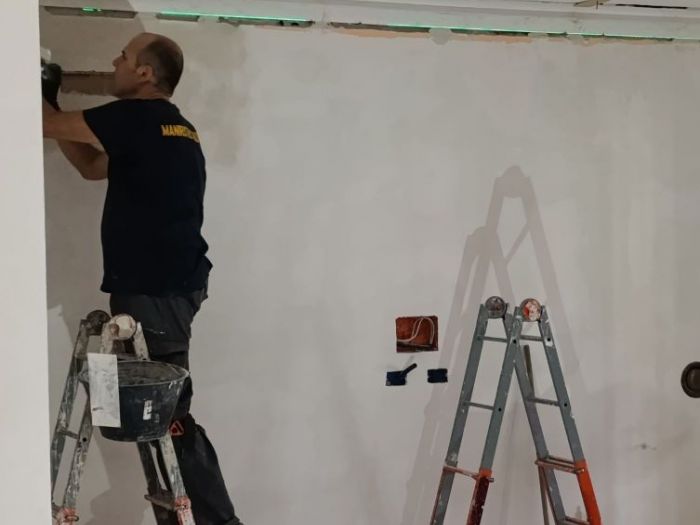 Archisio - Mani Srl Ristrutturazini - Progetto Ristrutturazione salone con parete attrezzata roma Zona axa casalpalocco