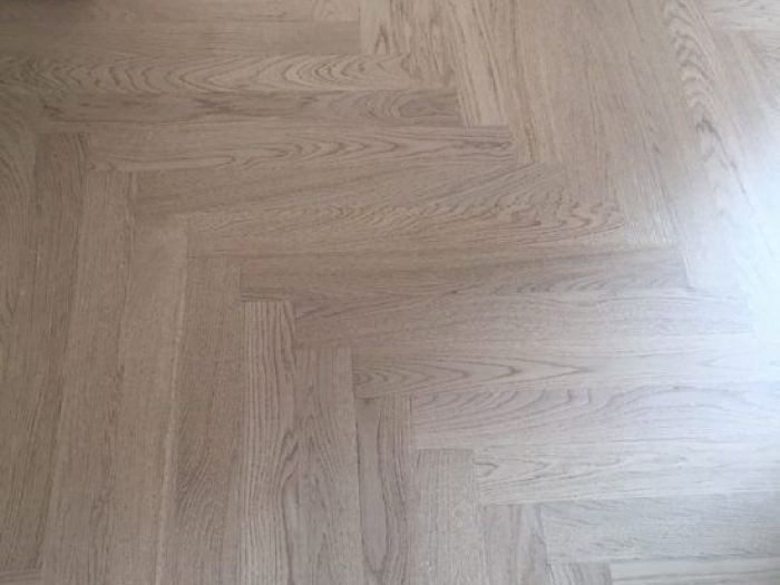 Archisio - Sofim Srl Soluzioni E Finiture Immobiliari - Progetto Sofim Srl fornisce e posa tutti i tipi di pavimenti in legno dal massello nelle varie essenze da levigare e trattare in opera ai vari tipi di prefinito