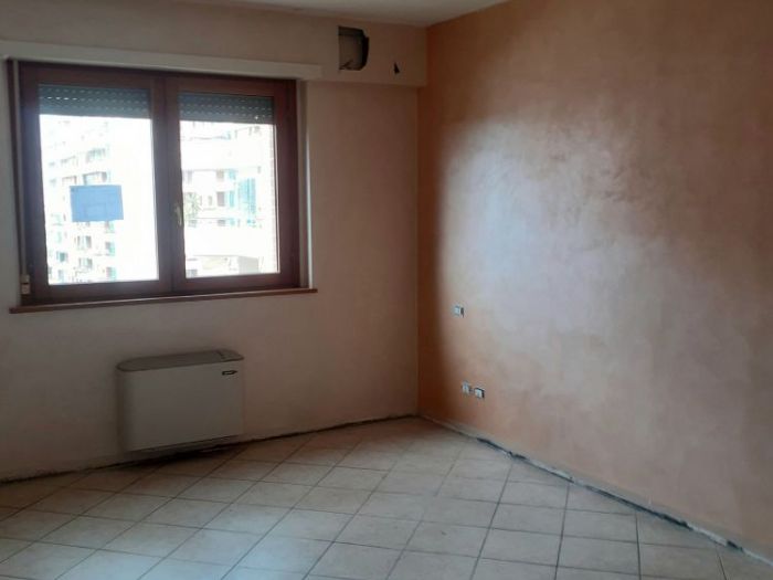 Archisio - Mani Srl Ristrutturazini - Progetto Tinteggiatura e posa in opera pavimento spc appartamento roma zona terrazze del presidente