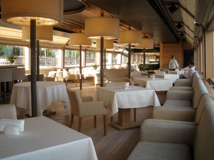 Archisio - Andrei Dmitriev - Progetto Floating restaurant