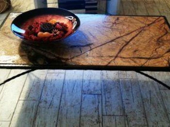 Archisio - Guglielmi Marmi Snc - Progetto Scalino e scalinata in forest brown tavolino in ferro battuto e forest brown caminetto rosso verona libreria in marmo portale in pietra tavolino con mosaico