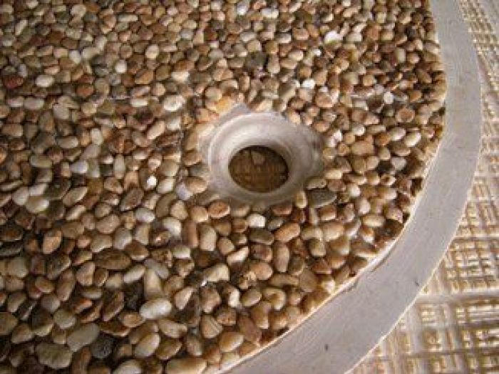 Archisio - Guglielmi Marmi Snc - Progetto Travertino giallo iraniano - decoro bagno lavabo in rosa portogallo rivestimento bagno in giallo reale piatto doccia pavimento bagno