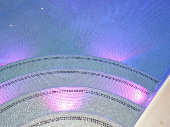 Archisio - Soldi Piscine - Progetto Piscine mosaico e sfioro
