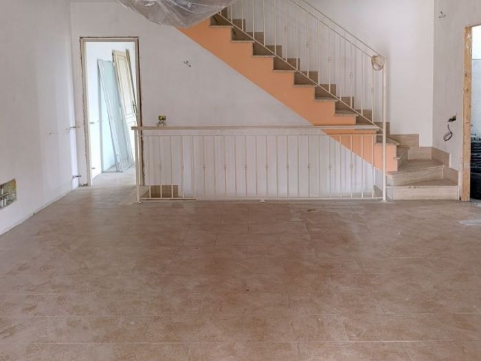 Archisio - Mani Srl Ristrutturazini - Progetto Ristrutturazione salone con parete attrezzata roma Zona axa casalpalocco