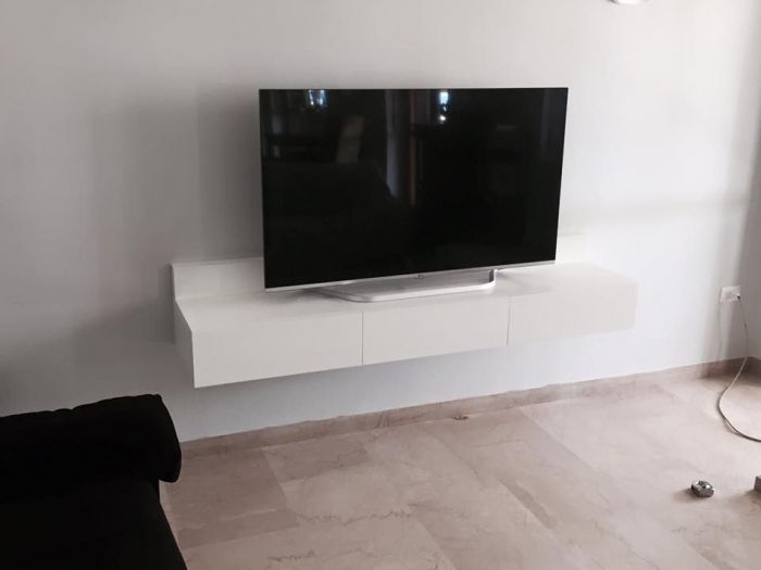 Archisio - Onlywood - Progetto Snack table in rovere con vetro tavolo a goccia realizzato in listellare con tranciato di rovere