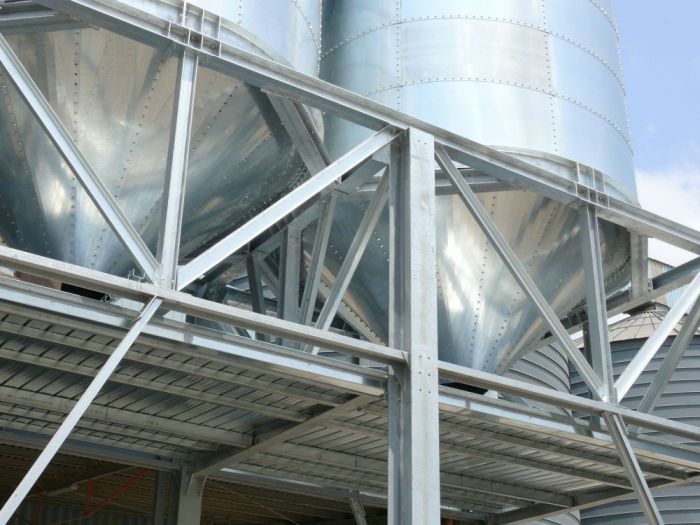 Archisio - Carmine Dedda Cd Engeneering Construction Servizi Di Ingegneria E Architettura - Progetto Progetto di fossa di ricevimento e silos in acciaio a carico rapido sovrastanti rotaie treno