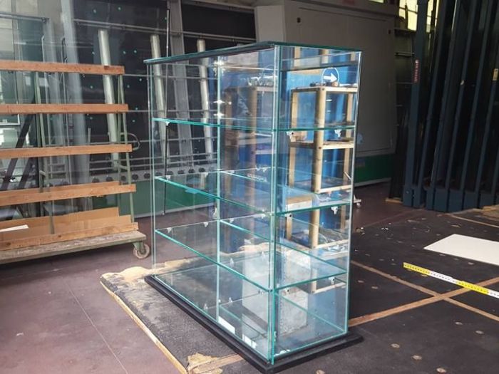 Archisio - Tortoglass - Progetto Vetrine sportelli cucine vetrate