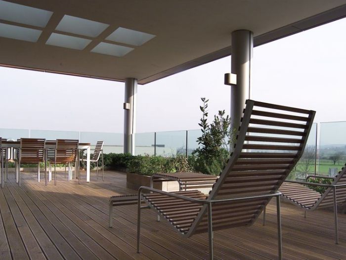 Archisio - Maurizio Giordano Architetto - Progetto Ristrutturazione palazzina uffici - interni e area parcheggio piantumata