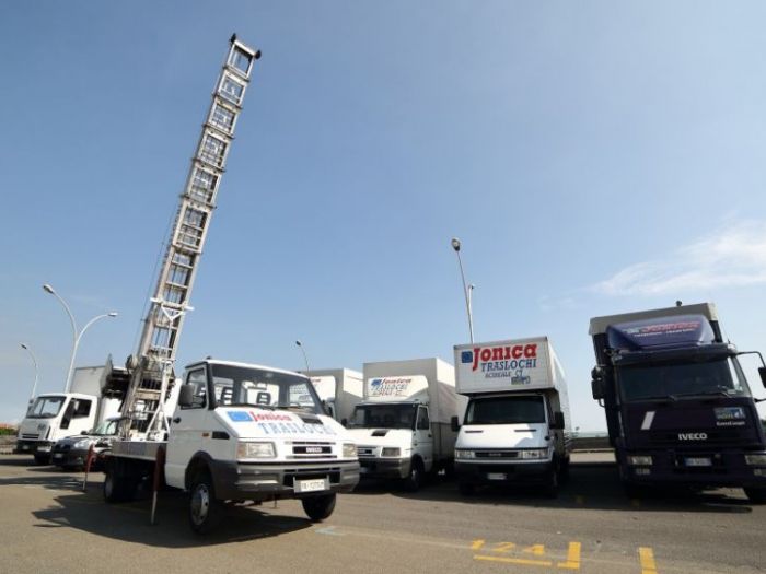 Archisio - Jonica Traslochi - Progetto Traslochi per conto terzi servizio di magazzinaggio e deposito per la custodia mobili