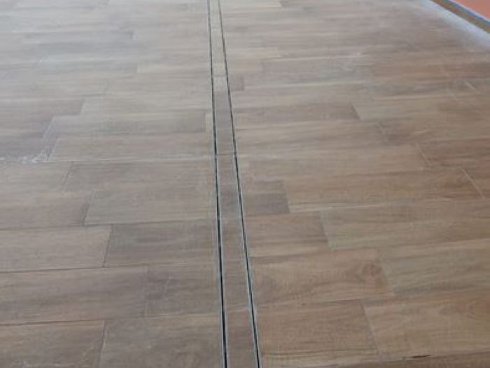 Archisio - Malagrida Group Srl Canalina Infinity - Progetto Spiaggia piscina sorrento con posa in angolo