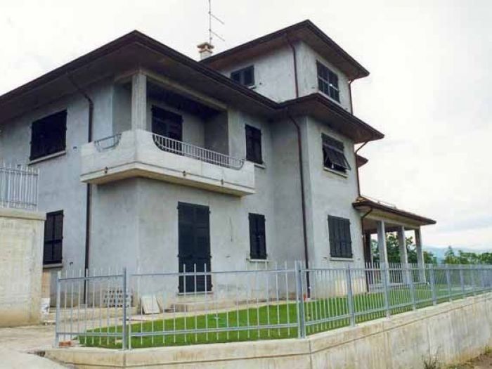 Archisio - Impresa Ferri Del Geom Lazzaro Ferri - Progetto Realizzazione ville