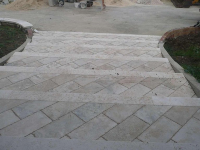 Archisio - Colalillo Marmi - Progetto Cubetti basalto e coreno