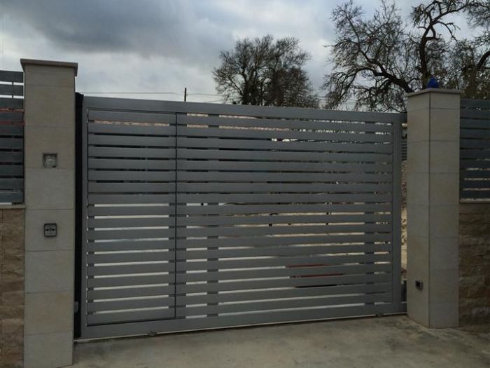 Archisio - Serramenti Puglisi srl - Progetto Cancelletti estensibili e cancelli