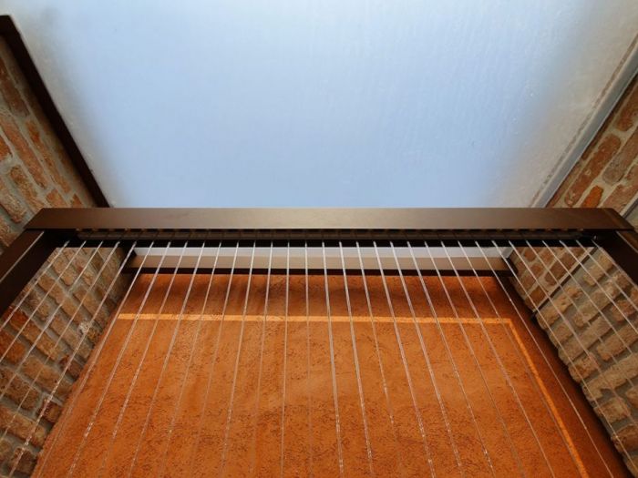 Archisio - Forme Dacqua - Progetto Fili di mylarUna fontana semplice dal sapore minimalista