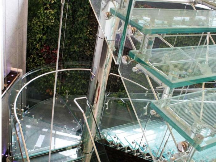 Archisio - Vetreria Artistica Tonazzi - Progetto Scale in vetro e acciaio