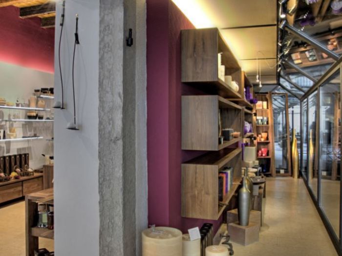 Archisio - Dario Poles - Progetto Interior design negozio candele trento