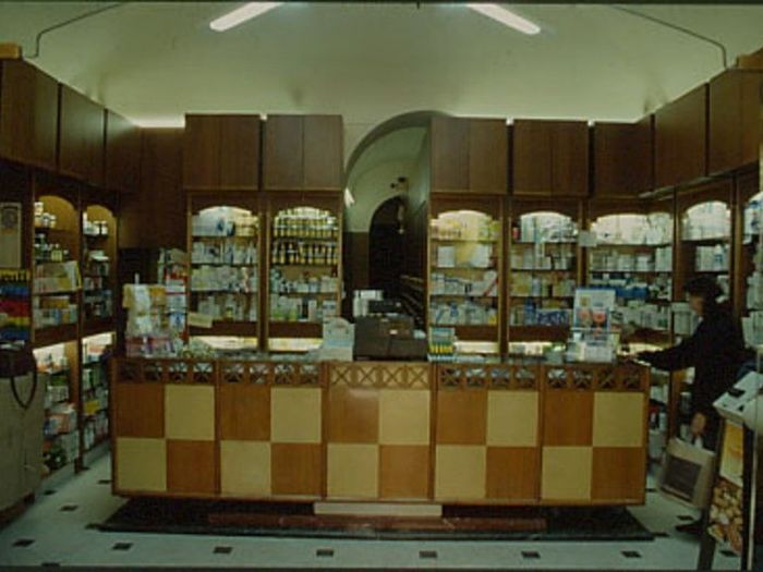Archisio - X Studio - Progetto Farmacia iuliano - piazza dei martiri - napoli 1986