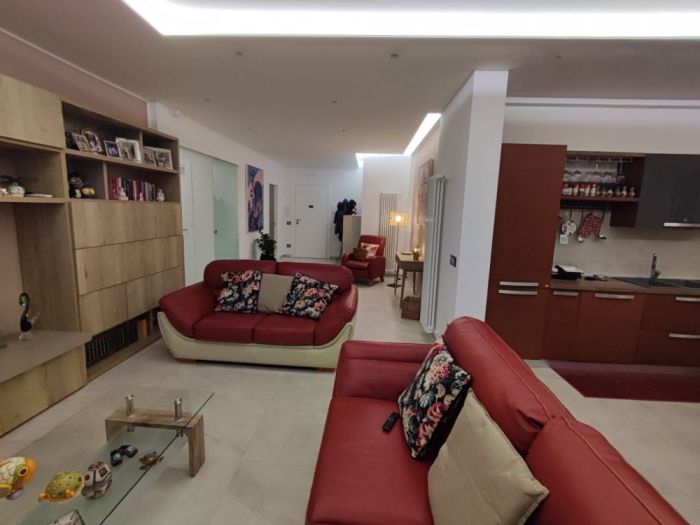 Archisio - Vincenzo Matarazzo - Progetto Ristrutturazione di una casa moderna con toni caldi ed accoglienti